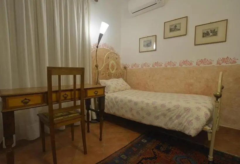 Standard Kolmen Hengen Huone Näkymä, Borgo Della Rocca