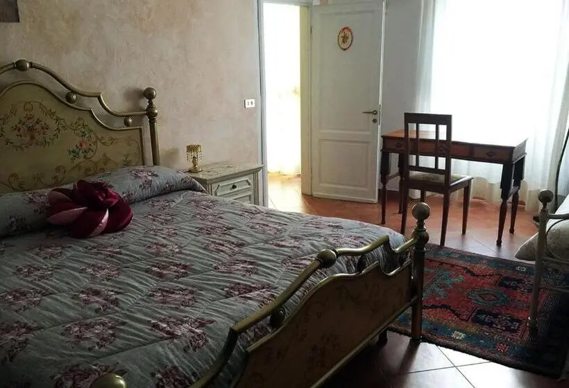 Standard Kolmen Hengen Huone Näkymä, Borgo Della Rocca