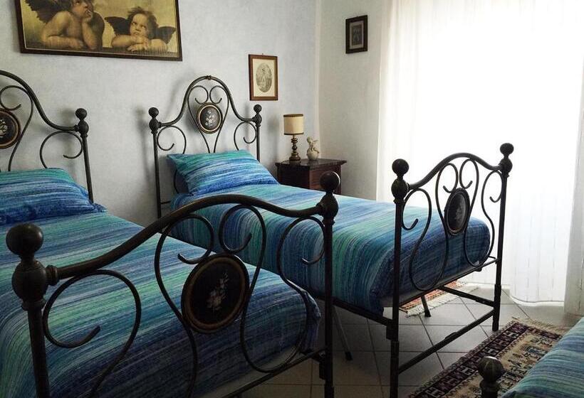 חדר סטנדרט לשלושה עם מרפסת, Borgo Della Rocca