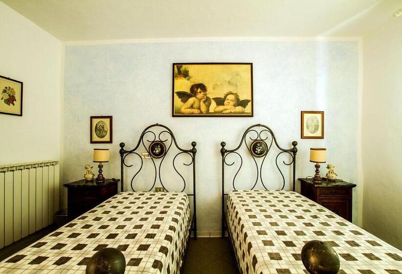 חדר סטנדרט לשלושה עם מרפסת, Borgo Della Rocca