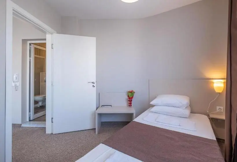 Estudio Estándar, Blue Label Apart House