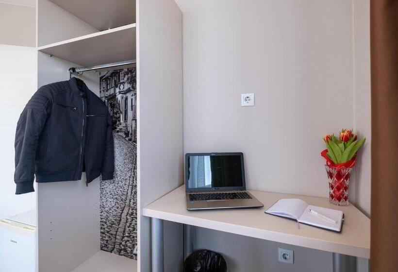 דירת חדר, Blue Label Apart House