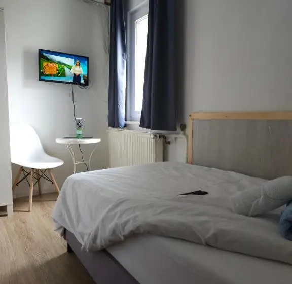 スタンダードシングルルーム, & Hostel Albstadt