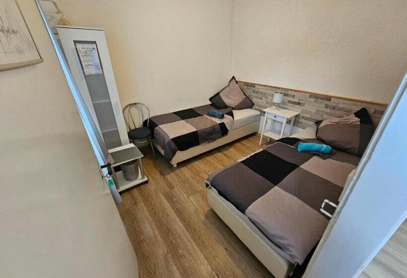 스탠다드 룸 공동 욕실, & Hostel Albstadt