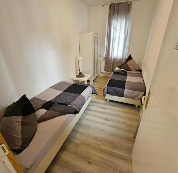 バス共有のスタンダードルーム, & Hostel Albstadt
