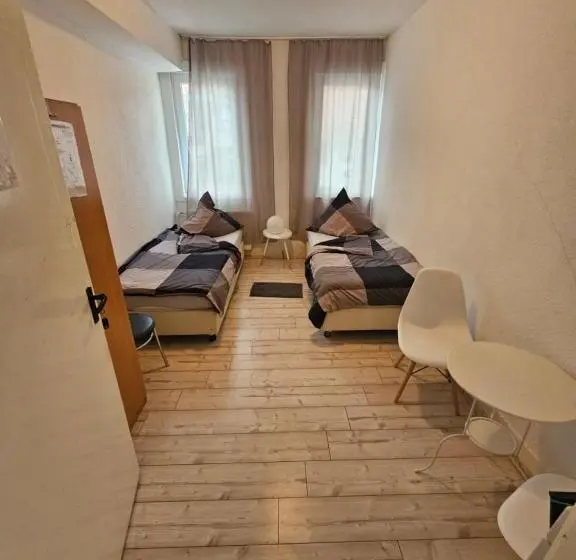 バス共有のスタンダードルーム, & Hostel Albstadt