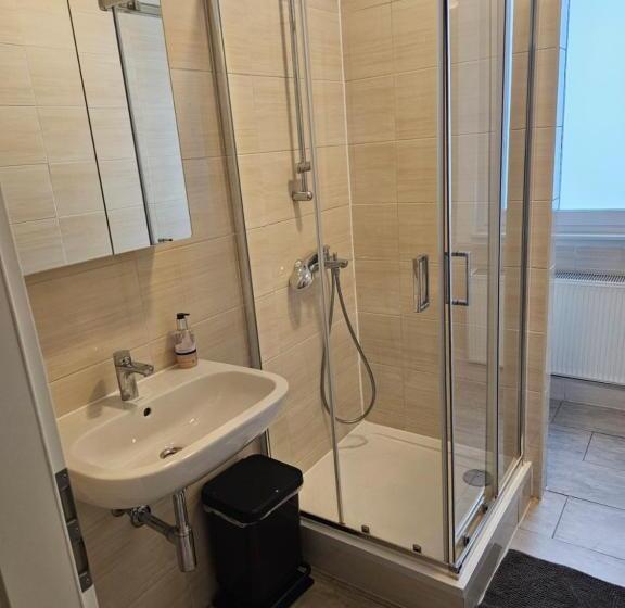 Семейный Номер Совместный Санузел, & Hostel Albstadt