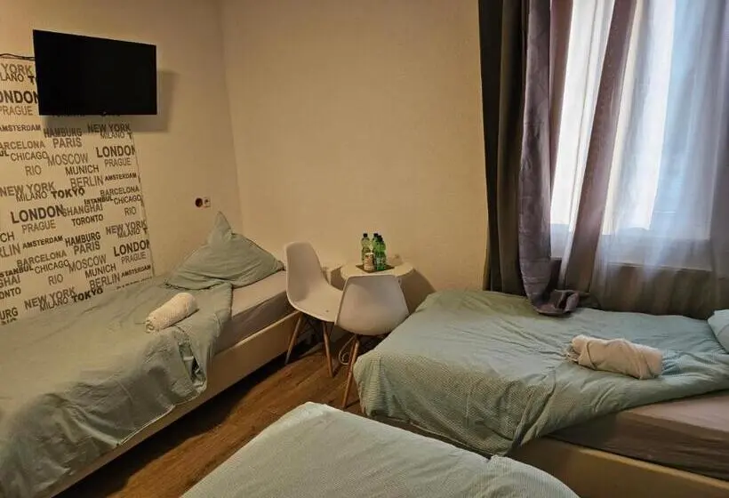 浴室共有スタンダード４人用ルーム, & Hostel Albstadt
