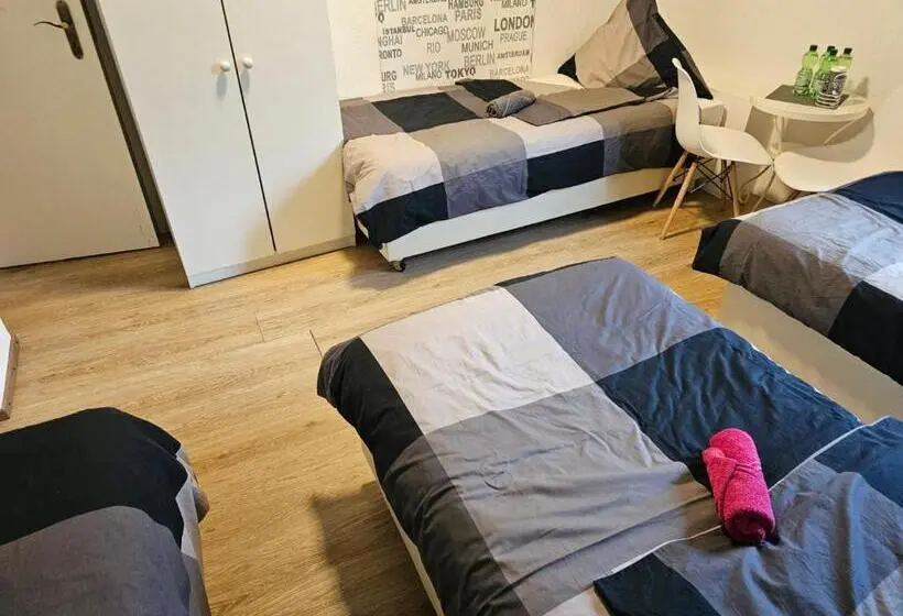 浴室共有スタンダード４人用ルーム, & Hostel Albstadt