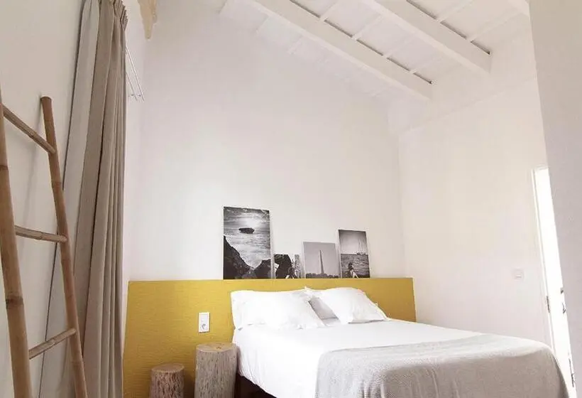 Quarto Comfort, Mon