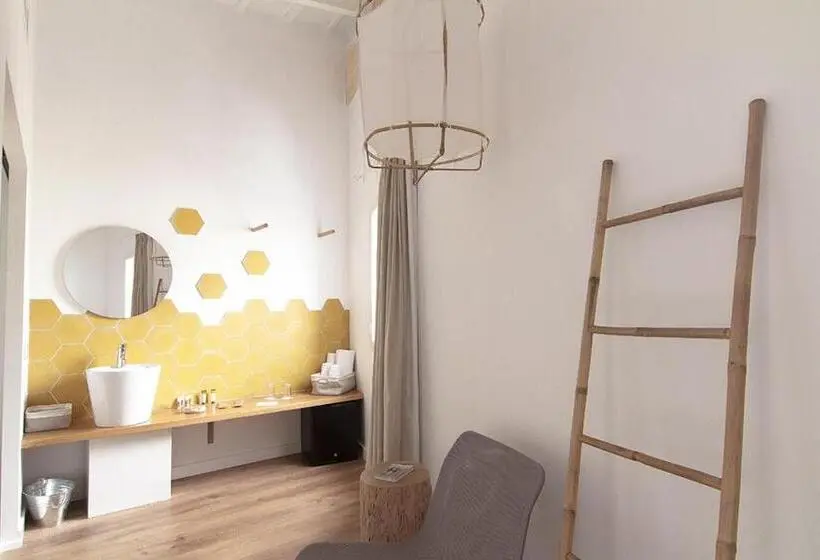 Quarto Comfort, Mon