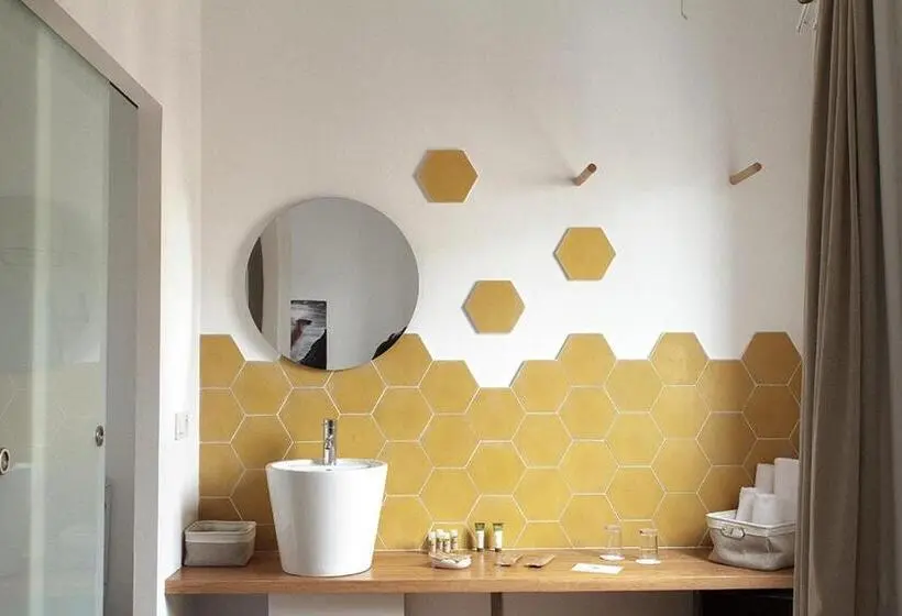 Quarto Comfort, Mon