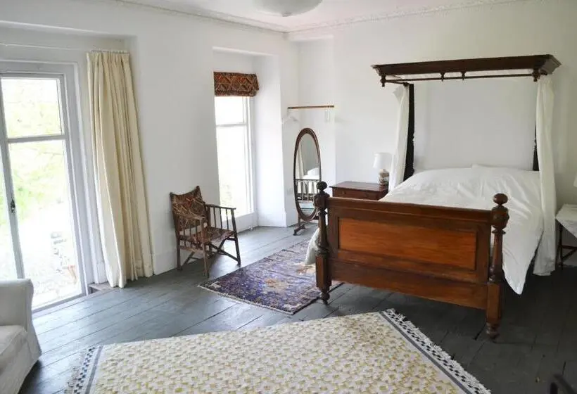 اتاق لوکس با بالکن, 8a Spring Gardens