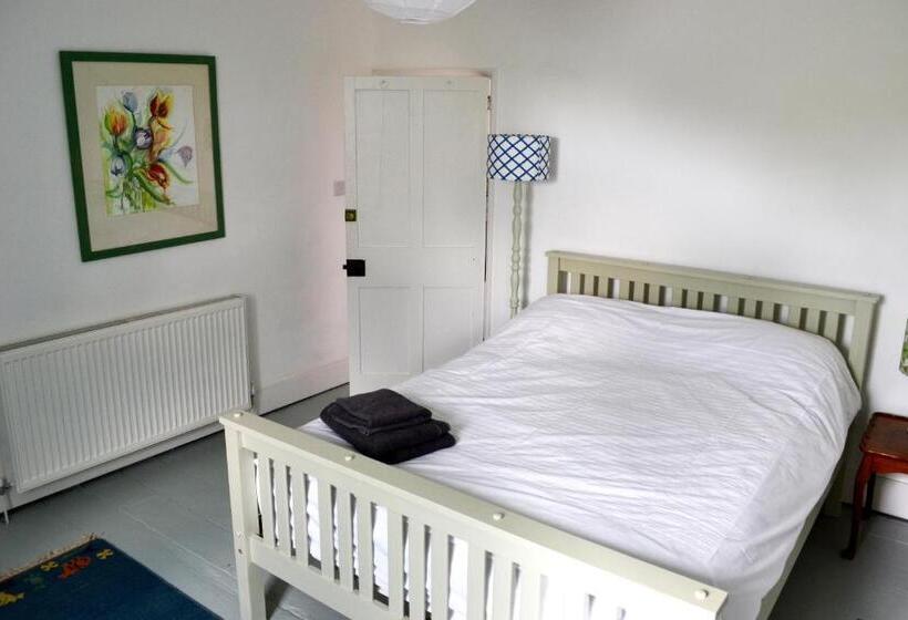 ファミリールーム, 8a Spring Gardens