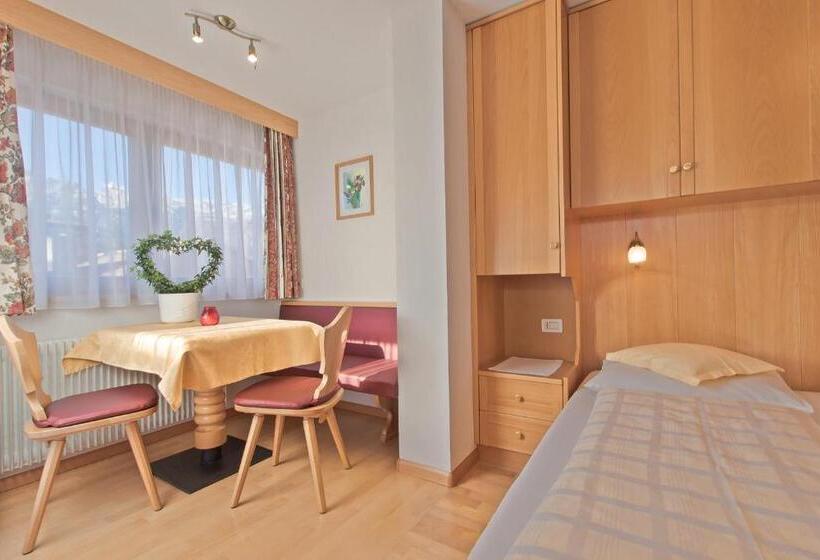 Студио Стандарт с Балконом, Appartamenti Vilin