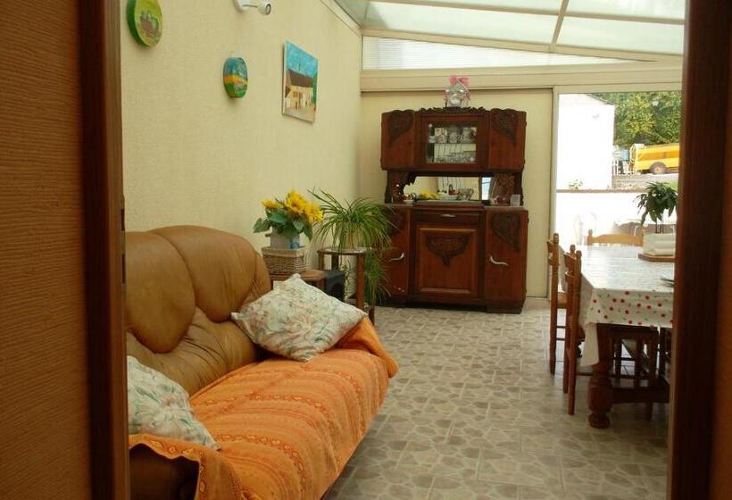 四人标准间, Armalou