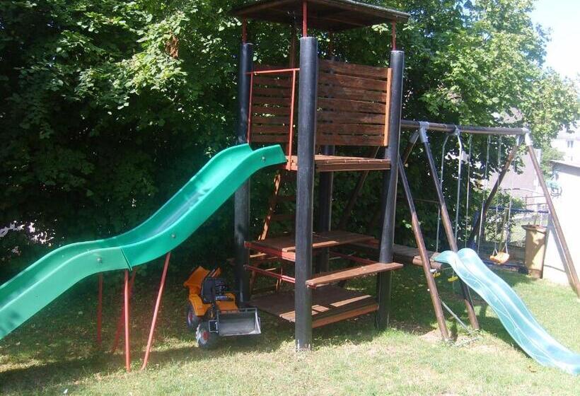 四人标准间, Armalou