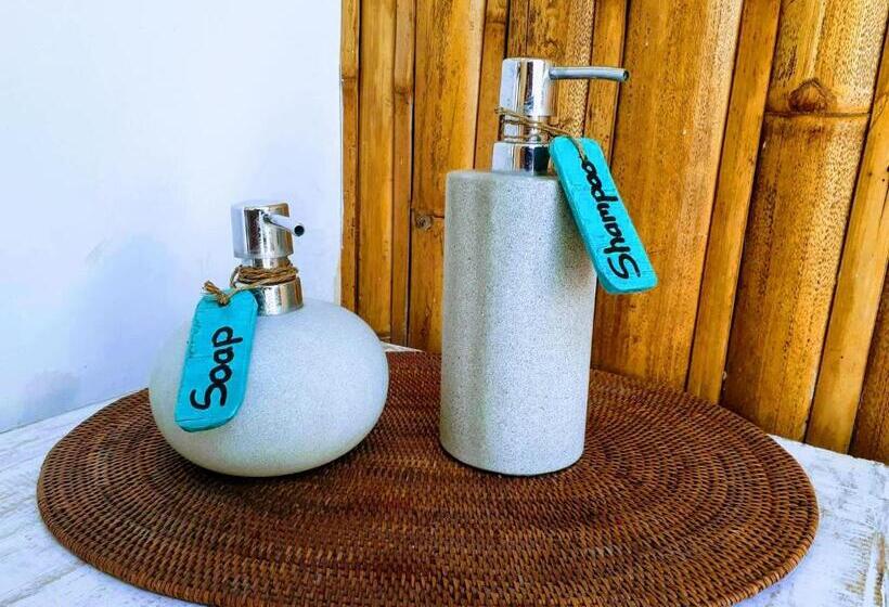 Standard Szoba King Size Bed, Gili Matiki