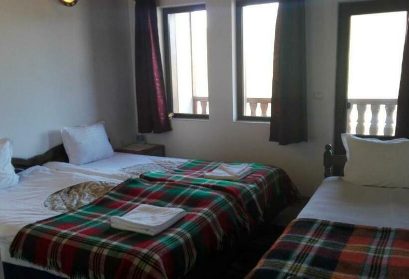 חדר סטנדרט לשלושה עם מרפסת, Semana Guesthouse