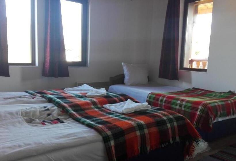 חדר סטנדרט לשלושה עם מרפסת, Semana Guesthouse