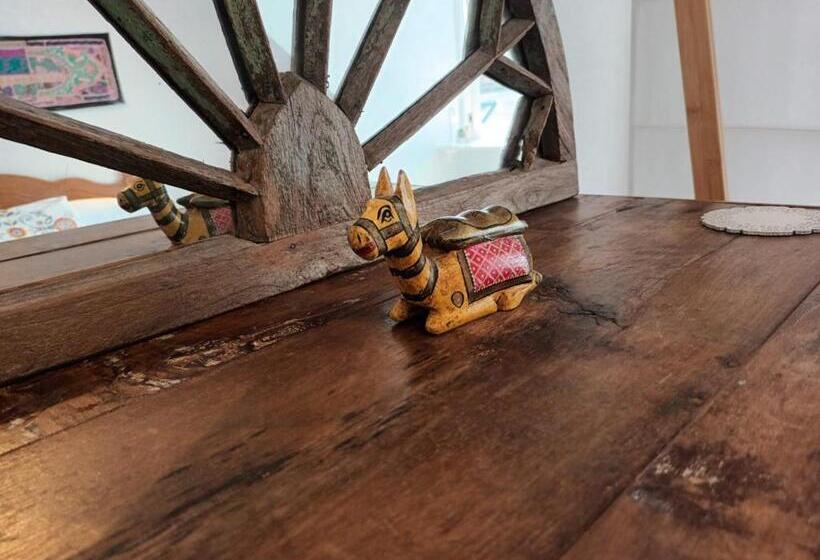 スイート, Chez Jo Apartments