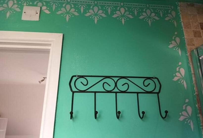 スイート, Chez Jo Apartments