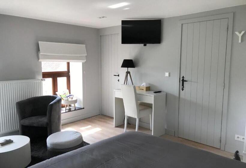 חדר משפחתי, La Maison En Pierre