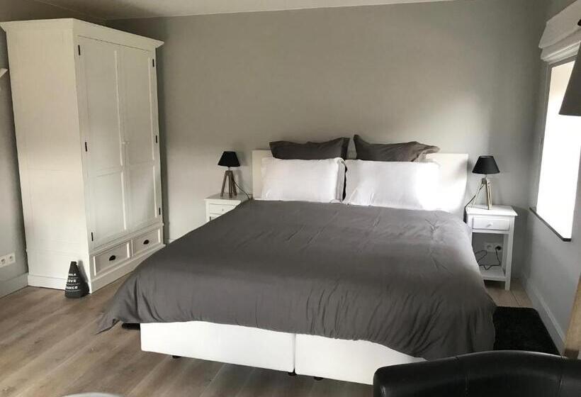 חדר משפחתי, La Maison En Pierre