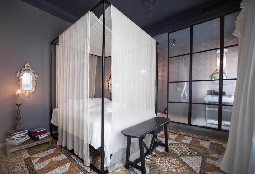 전망 주니어 스위트, Leconvertite