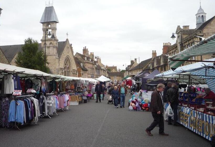 غرفة إقتصادية, The Little Annexe