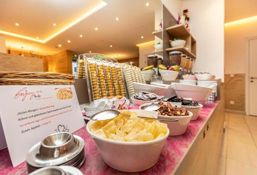 إستوديو قياسى ذو إطلالة, Enjoy The Alps