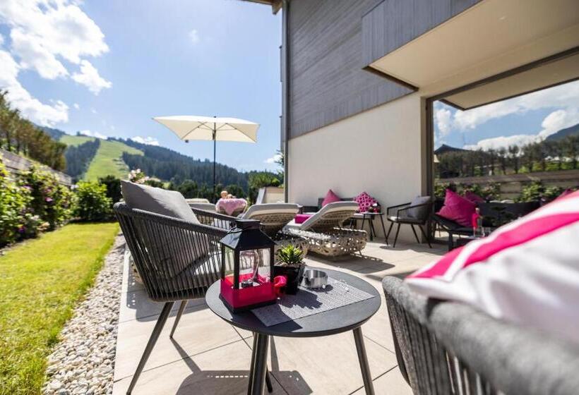 غرفة عائلية, Enjoy The Alps