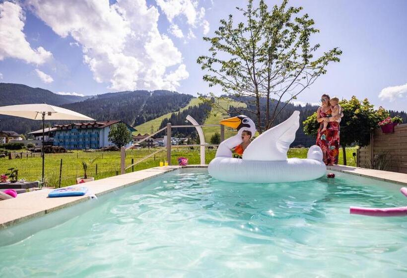 غرفة عائلية, Enjoy The Alps