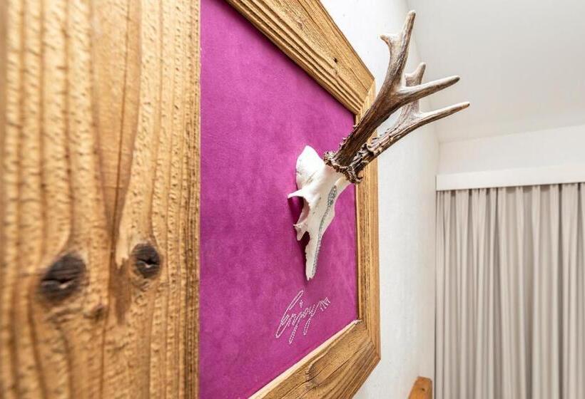 إستوديو قياسى ذو إطلالة, Enjoy The Alps