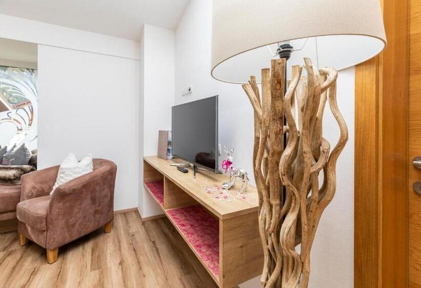 شقة غرفتين, Enjoy The Alps