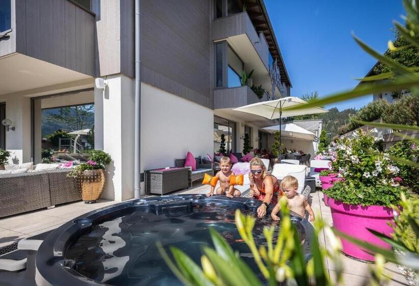 غرفة عائلية, Enjoy The Alps