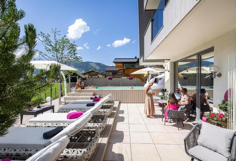 غرفة عائلية, Enjoy The Alps