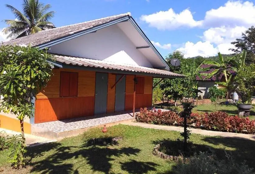 バルコニー付きスタンダードルーム, Ban Suan Sukjai Mae Sariang
