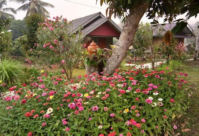 정원 전망 4인용 스탠다드 룸, Ban Suan Sukjai Mae Sariang