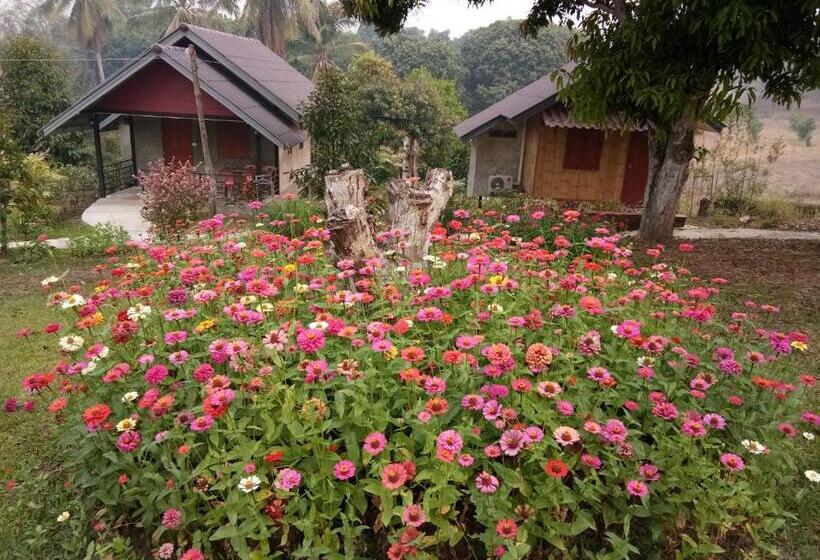 חדר לארבעה סטנדרטי עם נוף לגינה, Ban Suan Sukjai Mae Sariang