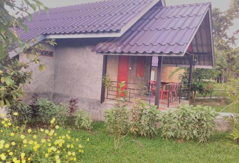 חדר לארבעה סטנדרטי עם נוף לגינה, Ban Suan Sukjai Mae Sariang