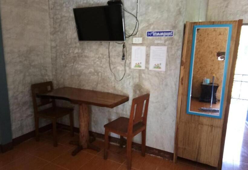 발코니 디럭스 룸, Ban Suan Sukjai Mae Sariang