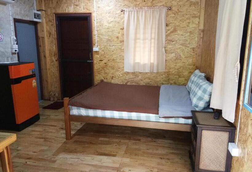 חדר בסיסי, Ban Suan Sukjai Mae Sariang