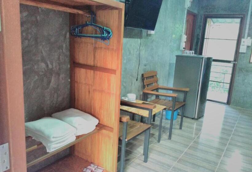 חדר לארבעה סטנדרטי עם נוף לגינה, Ban Suan Sukjai Mae Sariang