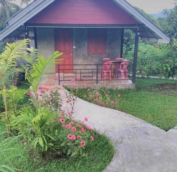חדר לארבעה סטנדרטי עם נוף לגינה, Ban Suan Sukjai Mae Sariang