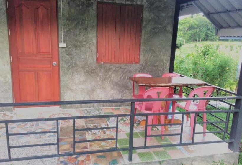 חדר לארבעה סטנדרטי עם נוף לגינה, Ban Suan Sukjai Mae Sariang