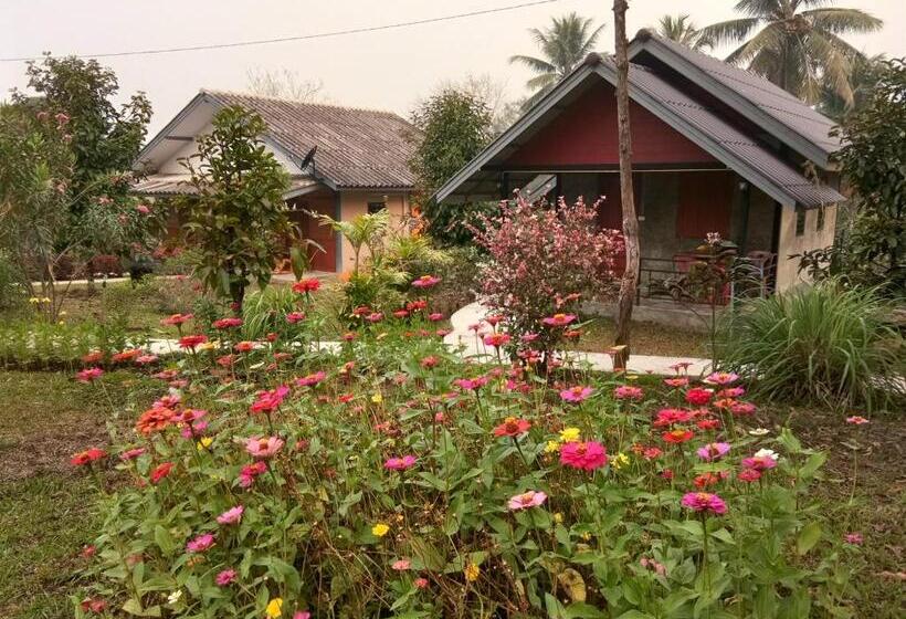정원 전망 4인용 스탠다드 룸, Ban Suan Sukjai Mae Sariang
