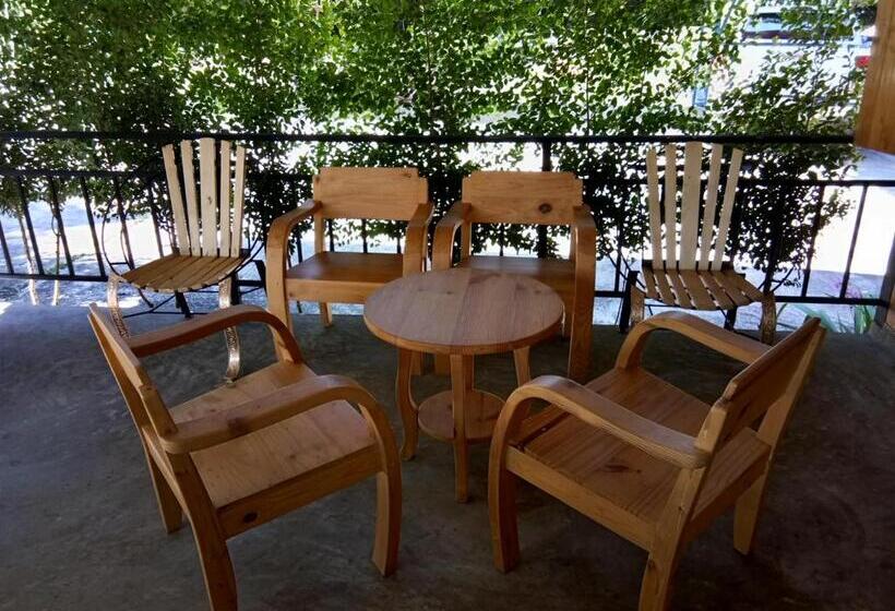 חדר לארבעה סטנדרטי עם נוף לגינה, Ban Suan Sukjai Mae Sariang