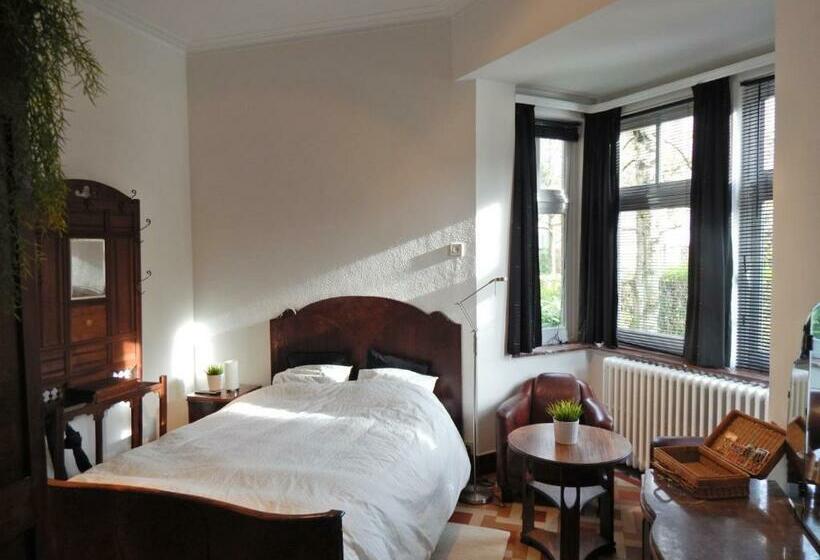 Номер Стандарт Вид на Сад, Les Remparts