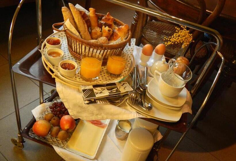 Номер Стандарт Вид на Сад, Les Remparts